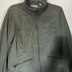 Green utility jacket with pockets